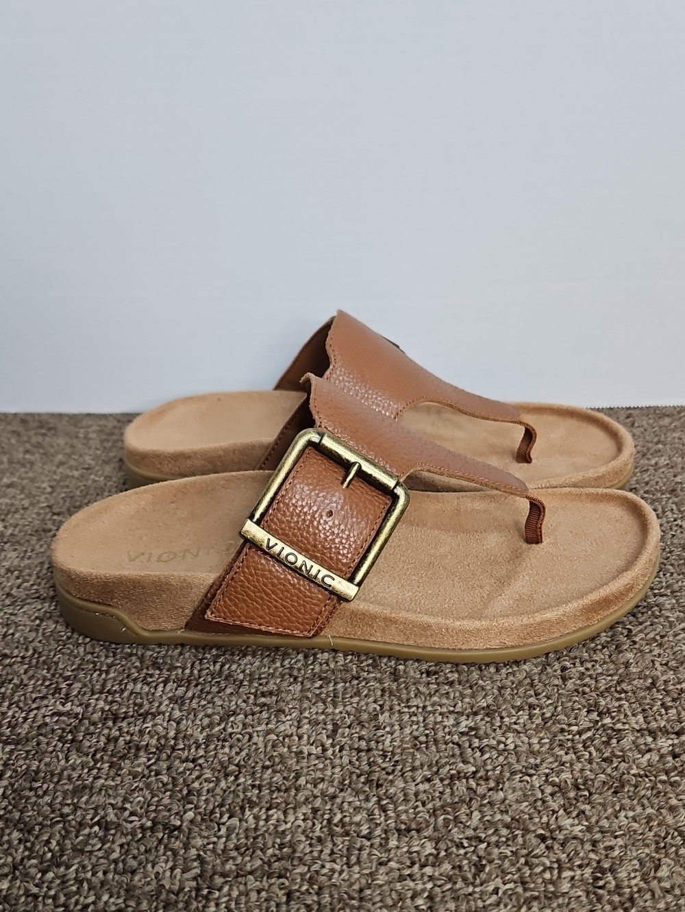 Vionic Emma Brown Leather Thong Sandals Flip Flops Brass Buckle Sz 5 Womens - Picture 2 of 8